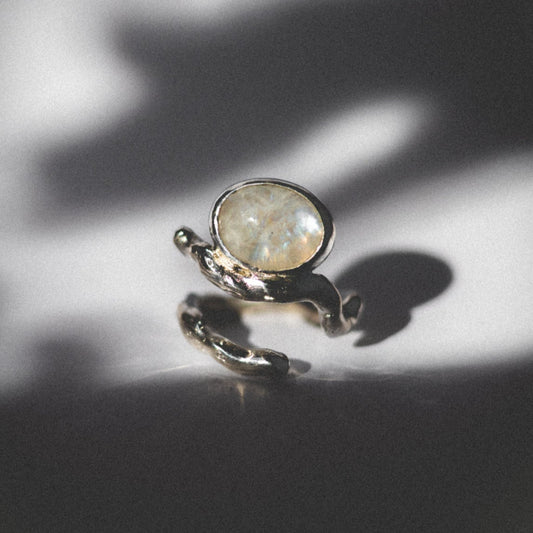 anillo BUTIÁ + PIEDRA LUNA